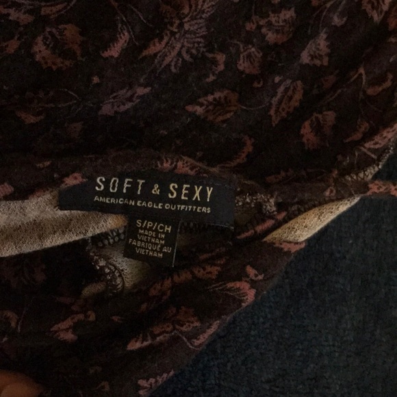 🦅AEO🦅Soft & Sexy Cold Shoulder Blouse - Picture 5 of 5